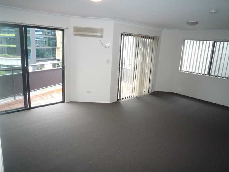 17/4 Cowlishaw Street, Newstead QLD 4006