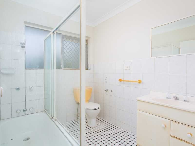 4/4 Lutana Street, Stafford QLD 4053