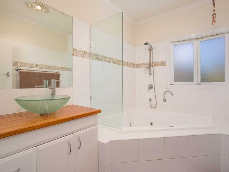 9 Alwyn Street, Stafford Heights QLD 4053