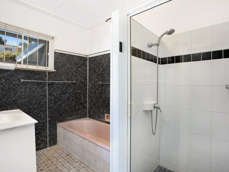 11 Quill Street, Stafford Heights QLD 4053