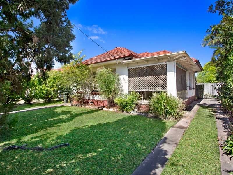 4 Emerald Street, Kedron QLD 4031