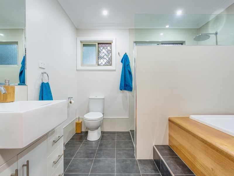 1 Bursaria Court, Everton Hills QLD 4053