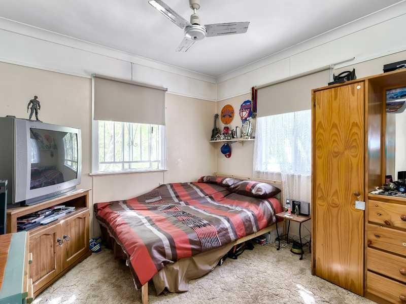 42 Thuruna Street, Stafford QLD 4053