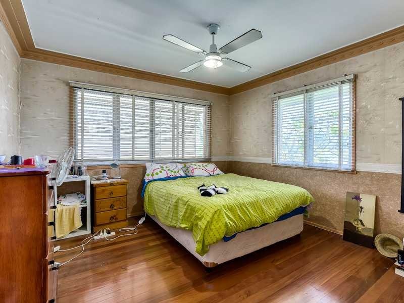 25 Doulton Street, Stafford Heights QLD 4053