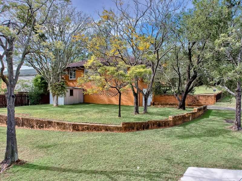 25 Doulton Street, Stafford Heights QLD 4053