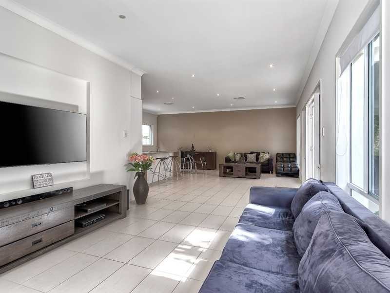 21 Petrie Crescent, Aspley QLD 4034