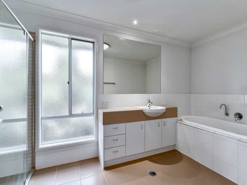 21 Petrie Crescent, Aspley QLD 4034