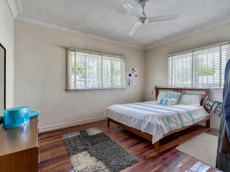 73 Seventh Avenue, Kedron QLD 4031