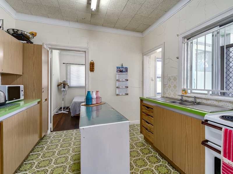 73 Seventh Avenue, Kedron QLD 4031