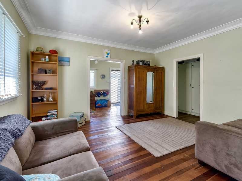 73 Seventh Avenue, Kedron QLD 4031