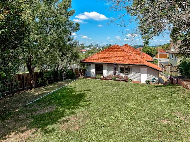 1 Wilgarning Street, Stafford Heights QLD 4053