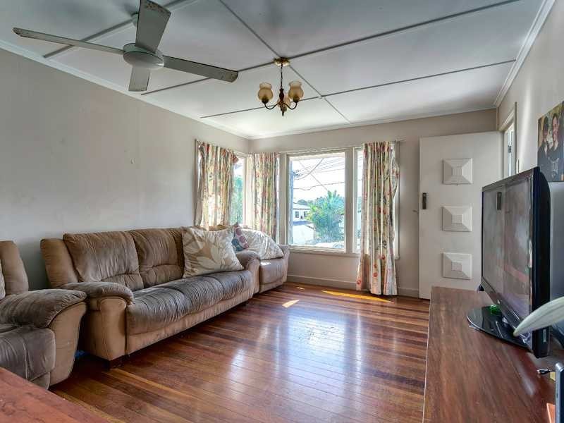 296 Kitchener Road, Stafford Heights QLD 4053