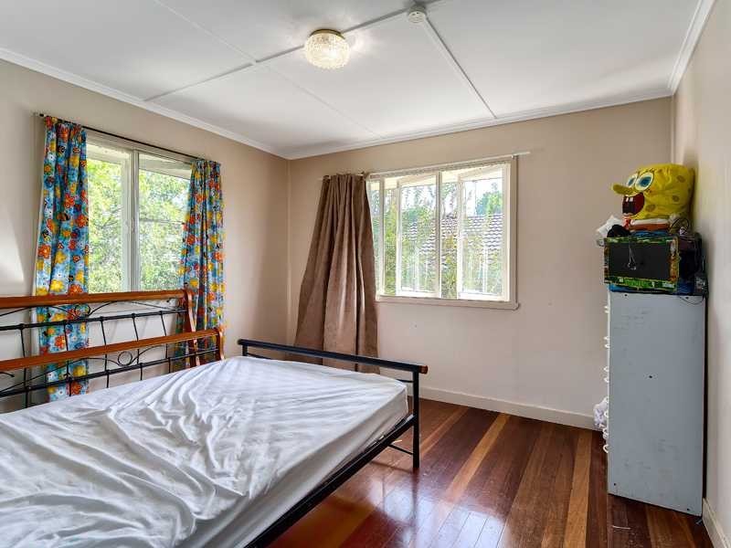 296 Kitchener Road, Stafford Heights QLD 4053