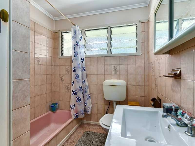 296 Kitchener Road, Stafford Heights QLD 4053