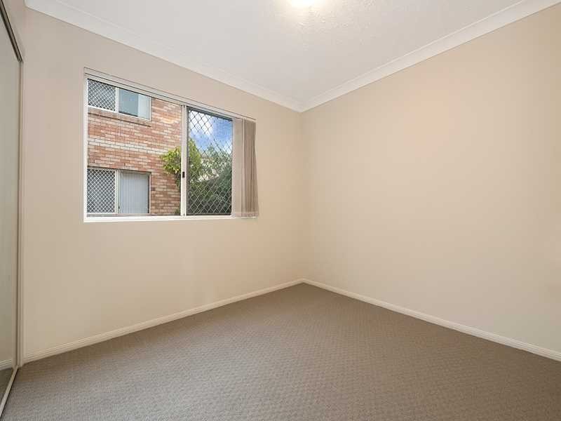 2/16 Wallace Street, Chermside QLD 4032