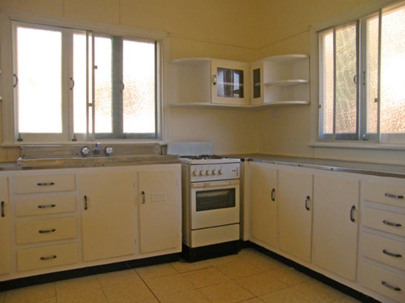 6 Mumbil Street, Stafford Heights QLD 4053