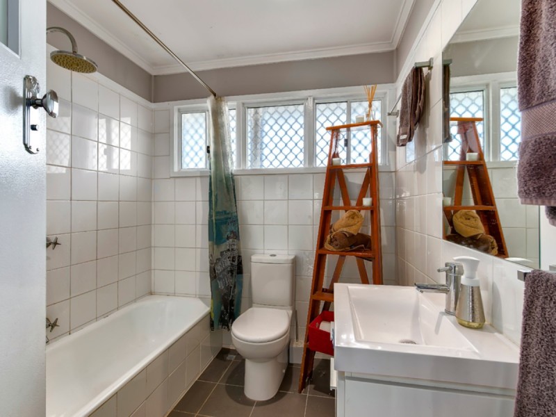 34 Kingaroy Street, Stafford Heights QLD 4053