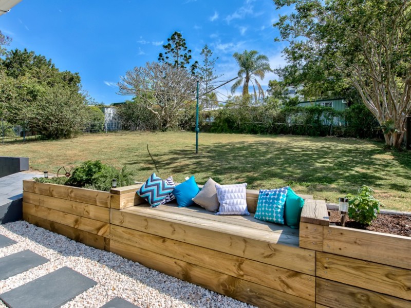 11 Quill Street, Stafford Heights QLD 4053