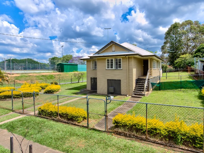 112 Edinburgh Castle Road, Wavell Heights QLD 4012