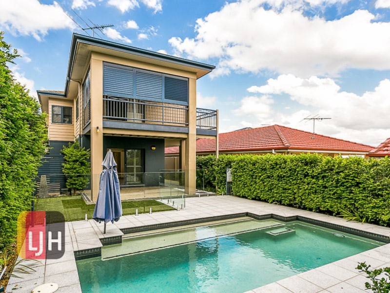 No. 10 Warraba Avenue, Wavell Heights QLD 4012