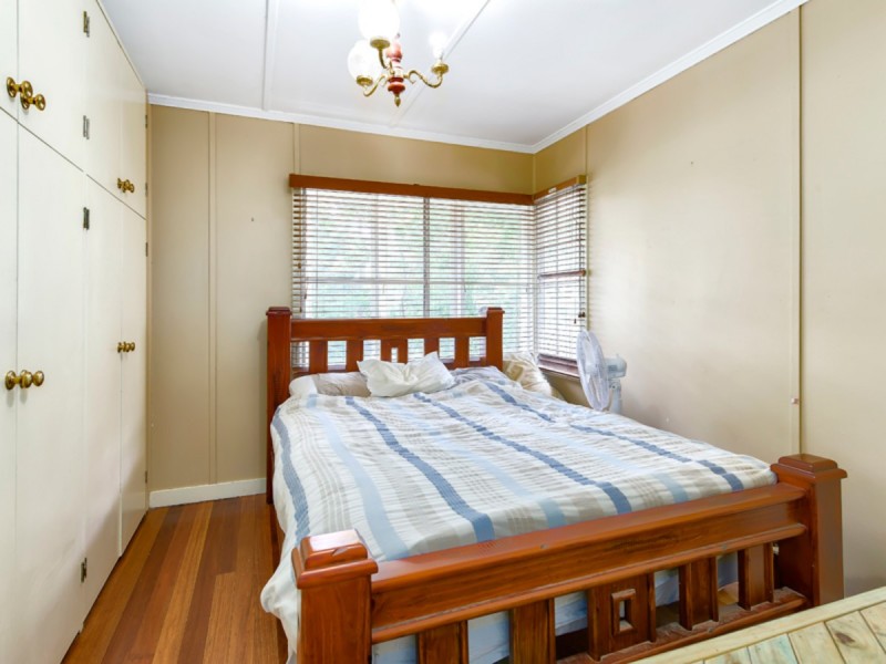 8 Dorkay Street, Stafford Heights QLD 4053