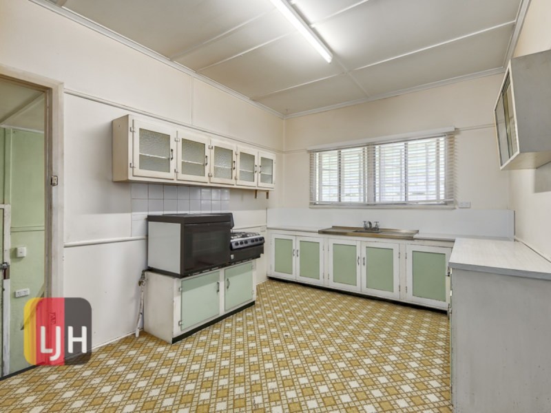 69 Tenth Avenue, Kedron QLD 4031