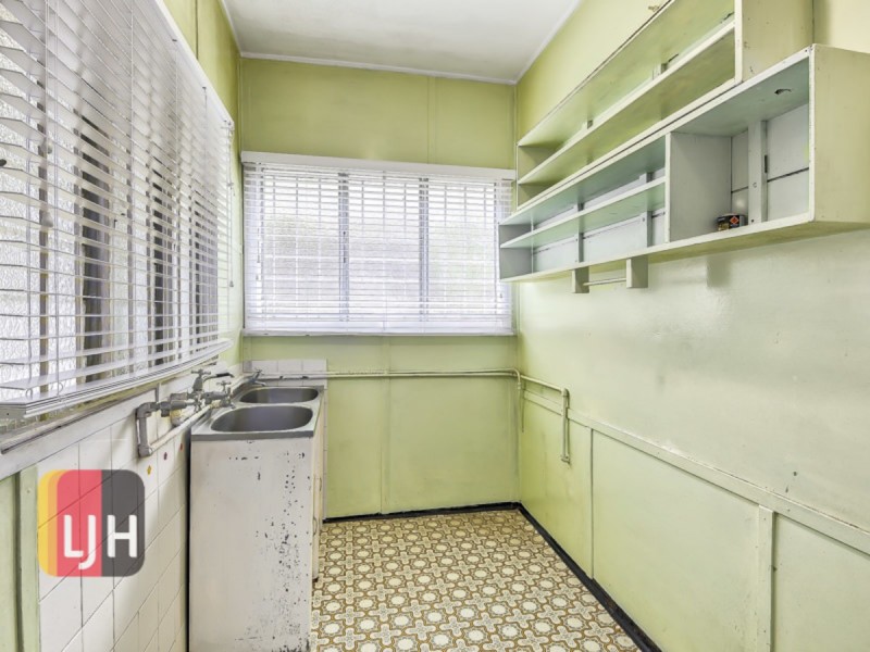 69 Tenth Avenue, Kedron QLD 4031