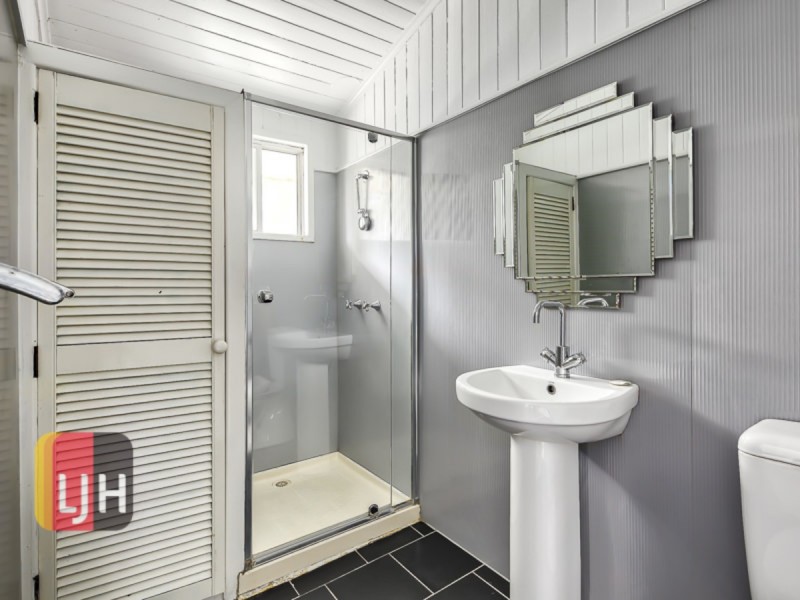 12 Thorrol Street, Wooloowin QLD 4030