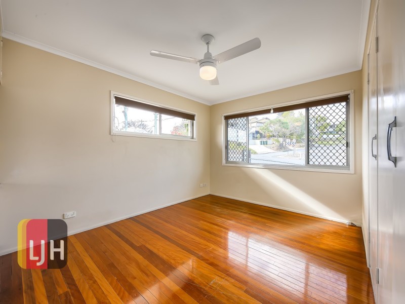 Upstairs/87a Maygar Street, Windsor QLD 4030