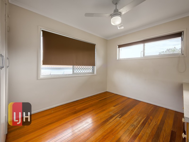 Upstairs/87a Maygar Street, Windsor QLD 4030
