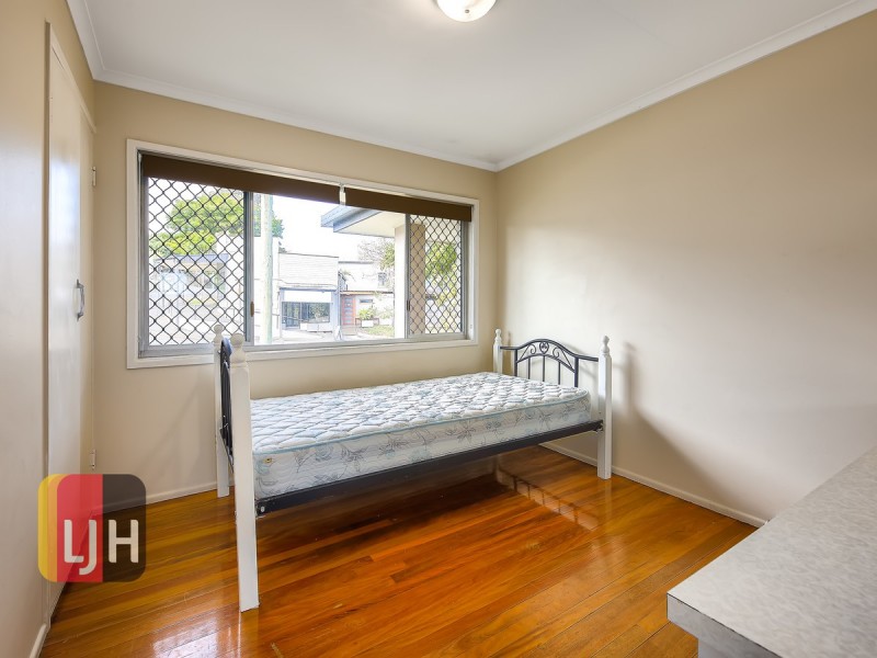 Upstairs/87a Maygar Street, Windsor QLD 4030