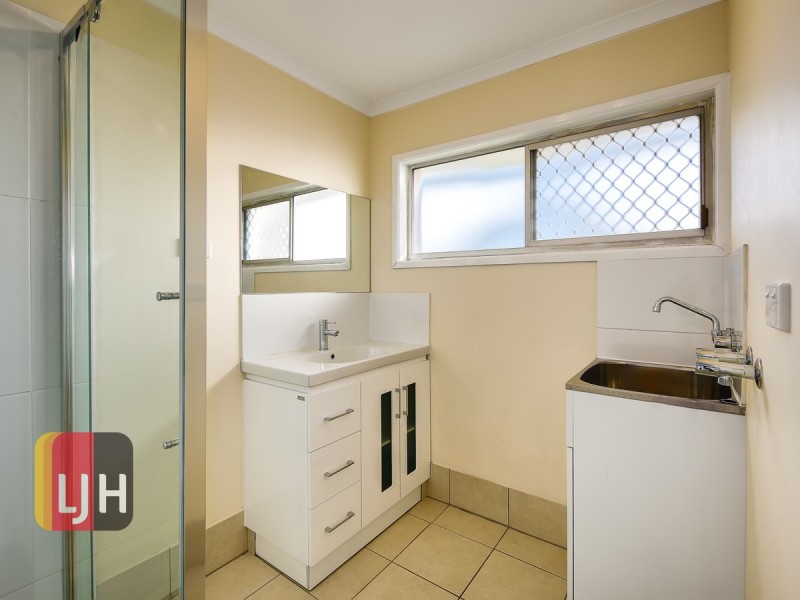 Upstairs/87a Maygar Street, Windsor QLD 4030