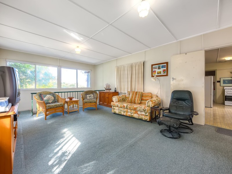 1 Redwood Street, Stafford Heights QLD 4053