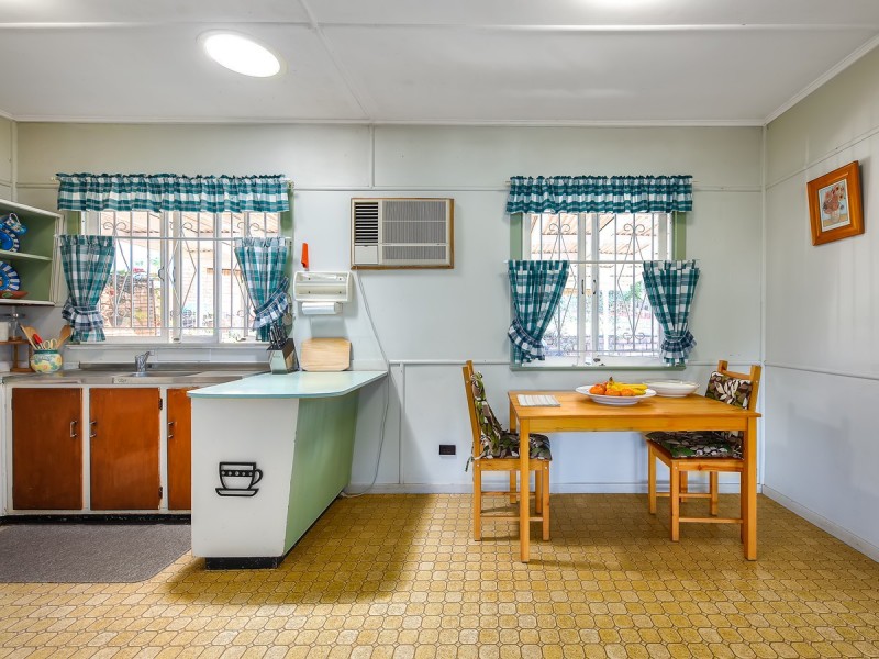 1 Redwood Street, Stafford Heights QLD 4053