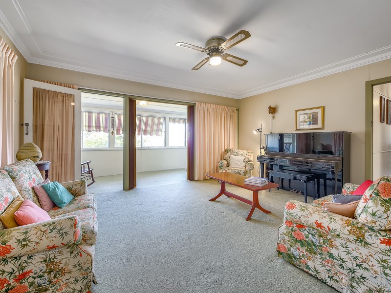 1 Redwood Street, Stafford Heights QLD 4053