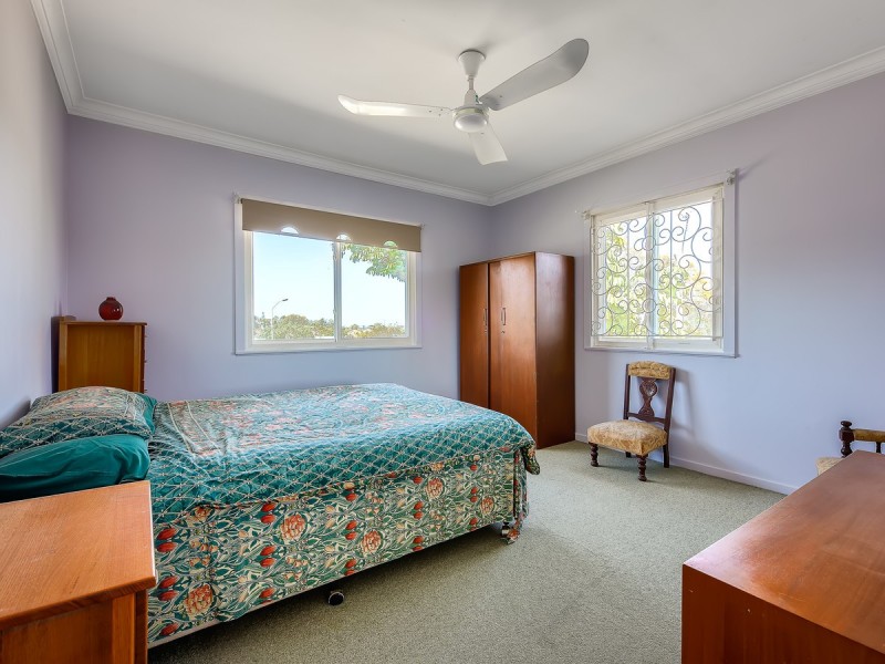 1 Redwood Street, Stafford Heights QLD 4053