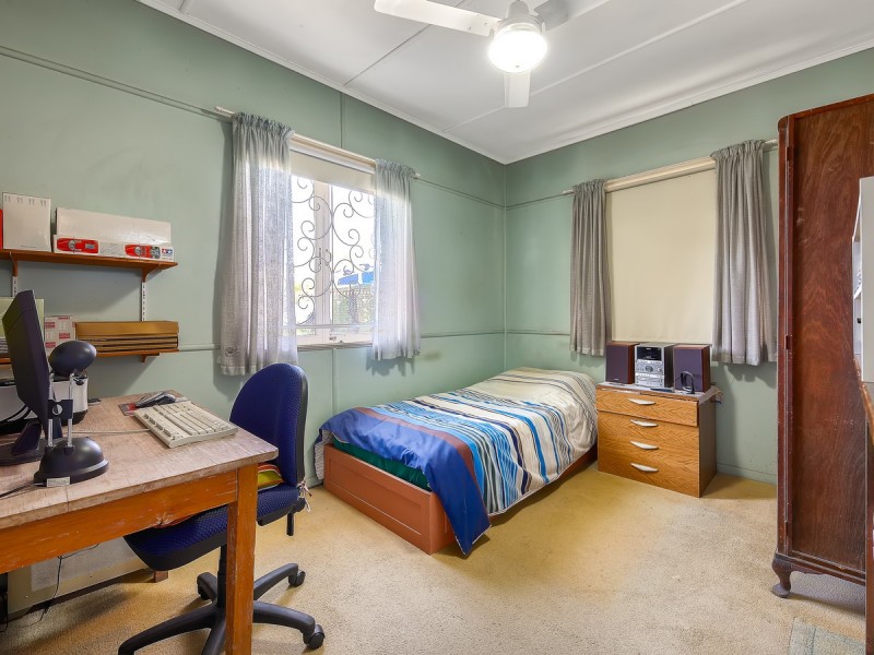 1 Redwood Street, Stafford Heights QLD 4053