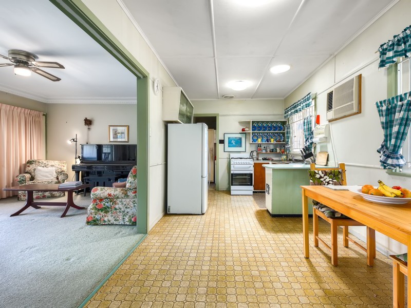 1 Redwood Street, Stafford Heights QLD 4053