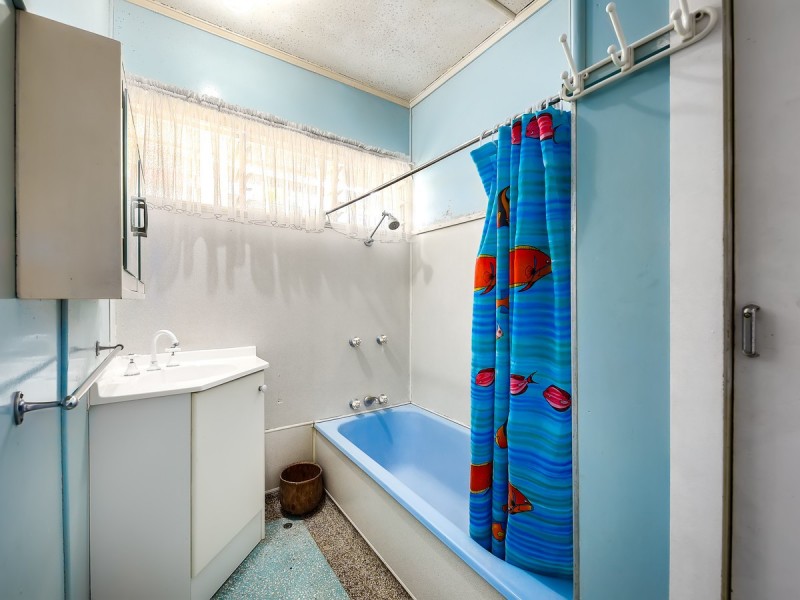 1 Redwood Street, Stafford Heights QLD 4053