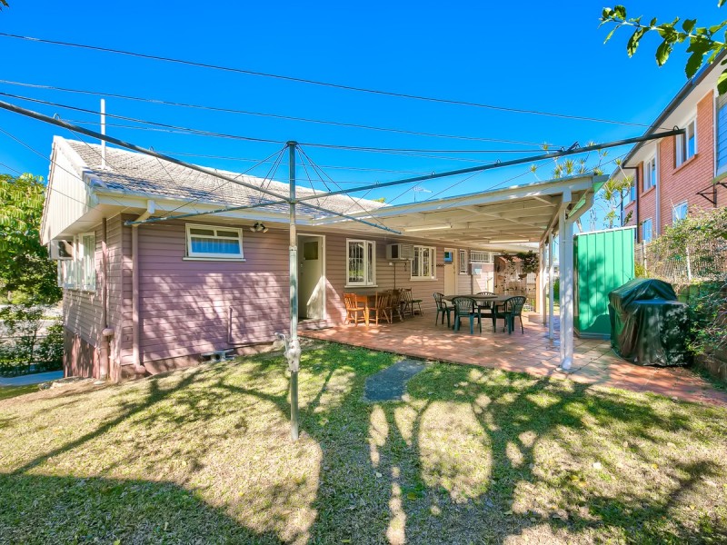 1 Redwood Street, Stafford Heights QLD 4053