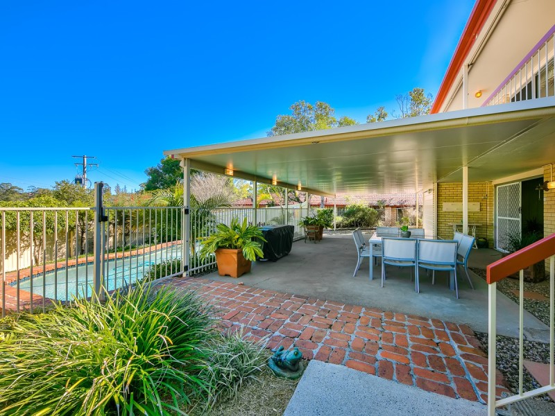 6 Bursaria Court, Everton Hills QLD 4053