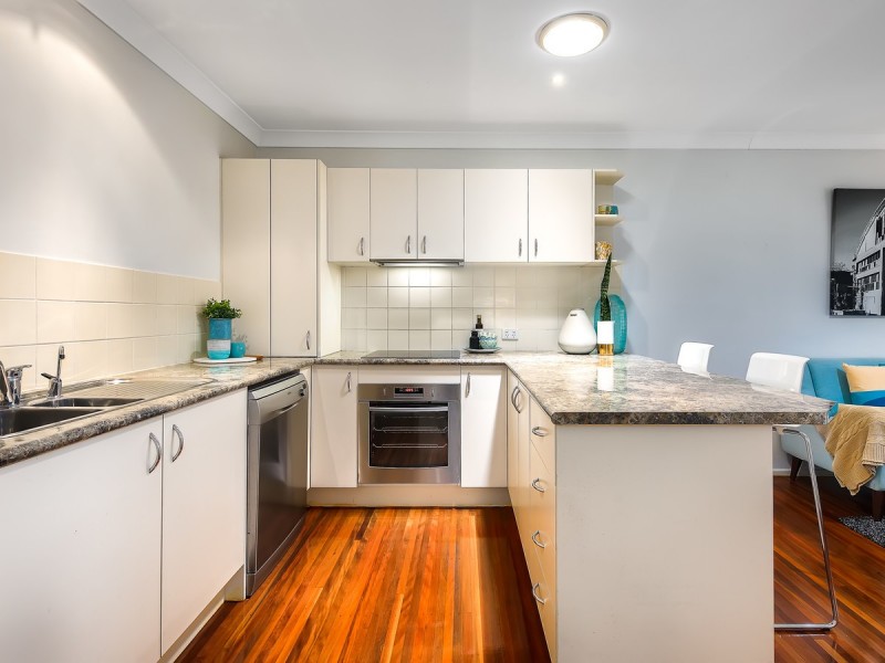 2/38 Thurlow Street, Newmarket QLD 4051