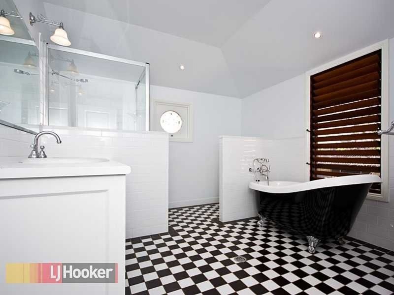 17 Cutbush Road, Everton Park QLD 4053