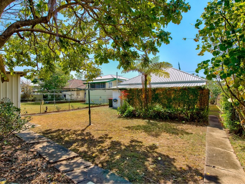 11 Fourteenth Avenue, Kedron QLD 4031