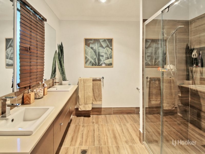 11 Wattle Grove, Boronia Heights QLD 4124