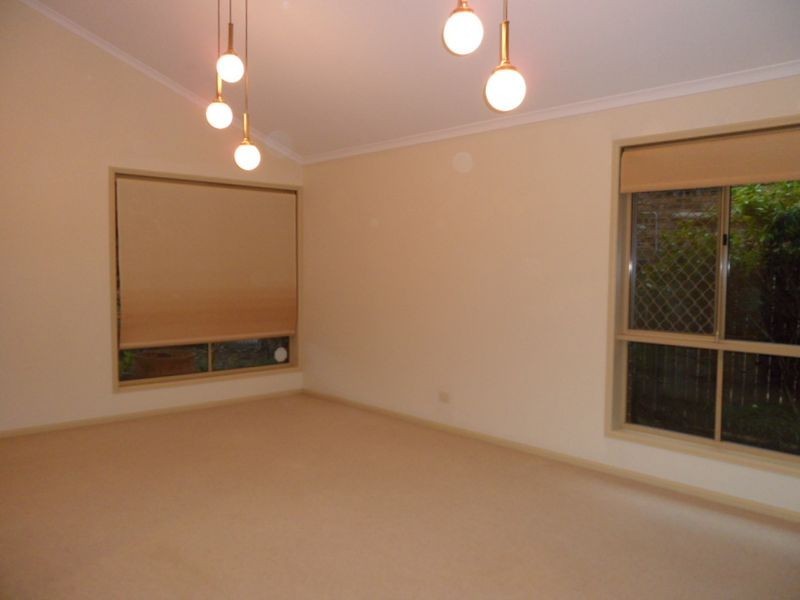 8 Maywood Crescent, Calamvale QLD 4116