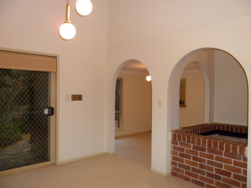 8 Maywood Crescent, Calamvale QLD 4116