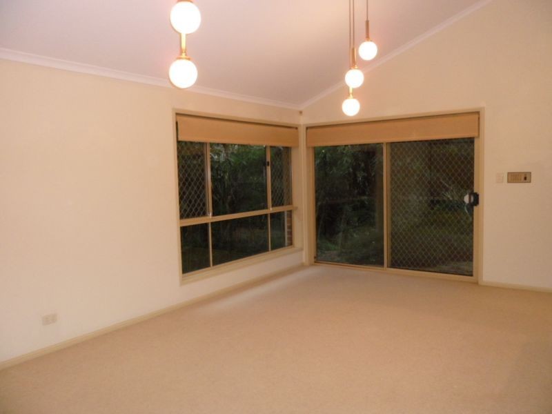 8 Maywood Crescent, Calamvale QLD 4116