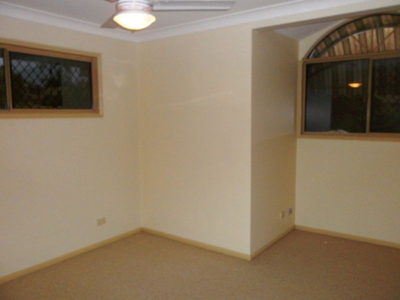 8 Maywood Crescent, Calamvale QLD 4116