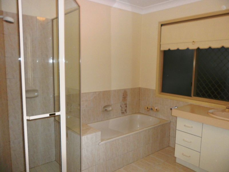 8 Maywood Crescent, Calamvale QLD 4116